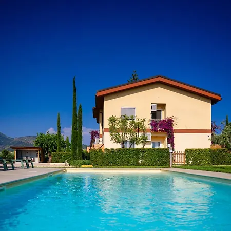 Olivia La Casa Sul Fiume